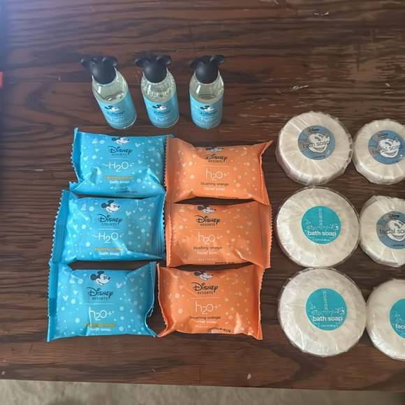 Disney Resort Toiletries - Picture 2 of 6